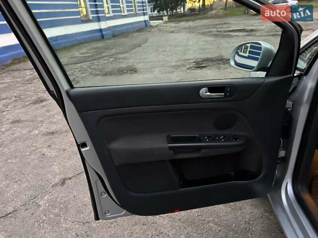 Серый Фольксваген Гольф Плюс, объемом двигателя 1.6 л и пробегом 144 тыс. км за 8200 $, фото 19 на Automoto.ua