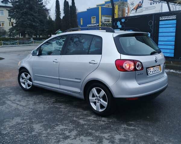 Серый Фольксваген Гольф Плюс, объемом двигателя 1.6 л и пробегом 240 тыс. км за 5999 $, фото 6 на Automoto.ua