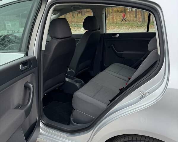 Серый Фольксваген Гольф Плюс, объемом двигателя 1.6 л и пробегом 127 тыс. км за 7550 $, фото 44 на Automoto.ua