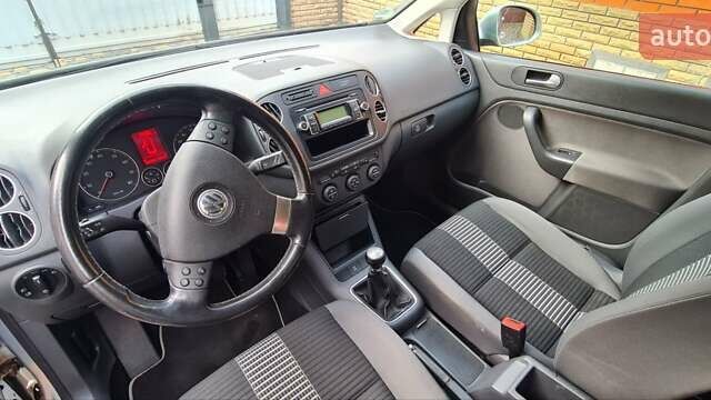 Серый Фольксваген Гольф Плюс, объемом двигателя 1.4 л и пробегом 180 тыс. км за 6900 $, фото 11 на Automoto.ua