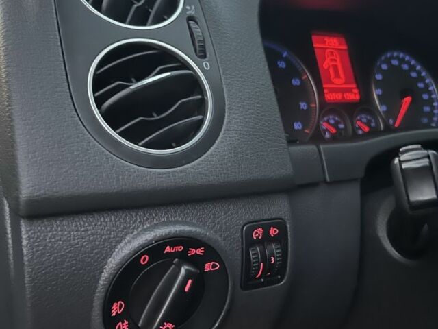 Серый Фольксваген Гольф Плюс, объемом двигателя 1.4 л и пробегом 243 тыс. км за 7300 $, фото 9 на Automoto.ua