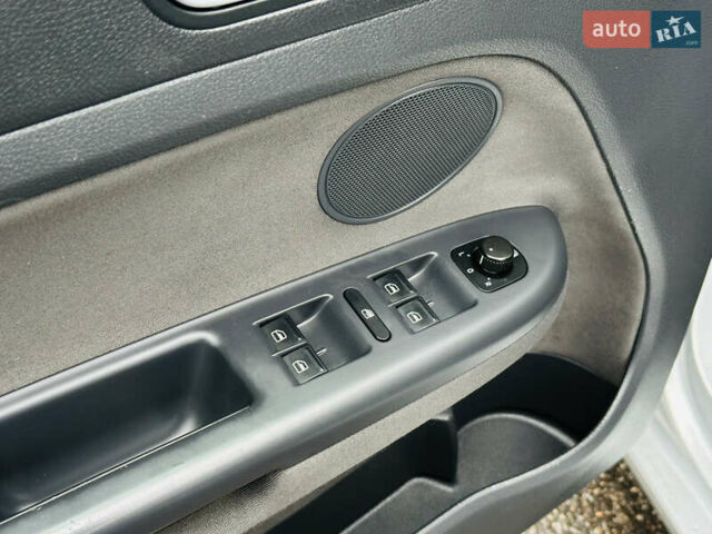 Серый Фольксваген Гольф Плюс, объемом двигателя 1.6 л и пробегом 245 тыс. км за 7800 $, фото 25 на Automoto.ua