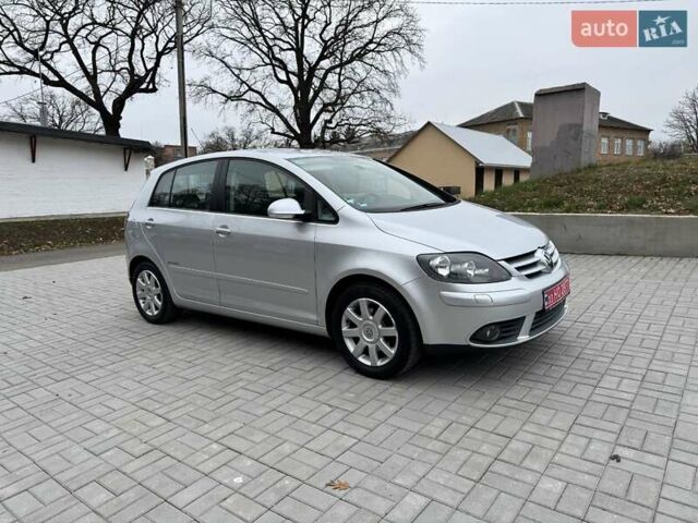 Серый Фольксваген Гольф Плюс, объемом двигателя 1.6 л и пробегом 127 тыс. км за 7550 $, фото 2 на Automoto.ua