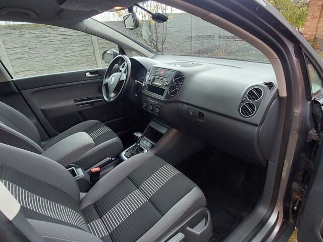 Серый Фольксваген Гольф Плюс, объемом двигателя 1.4 л и пробегом 240 тыс. км за 7700 $, фото 7 на Automoto.ua