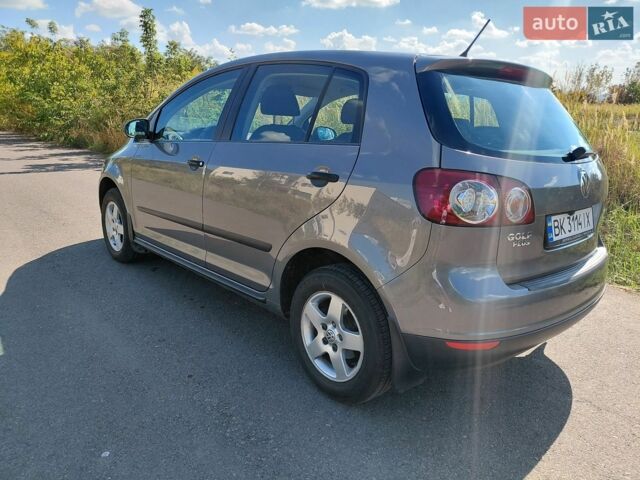 Сірий Фольксваген Golf Plus, об'ємом двигуна 1.6 л та пробігом 250 тис. км за 7400 $, фото 24 на Automoto.ua