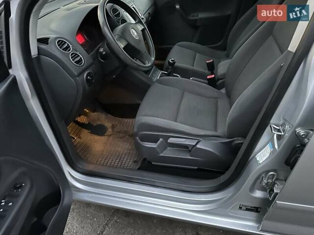 Серый Фольксваген Гольф Плюс, объемом двигателя 1.6 л и пробегом 144 тыс. км за 8200 $, фото 20 на Automoto.ua