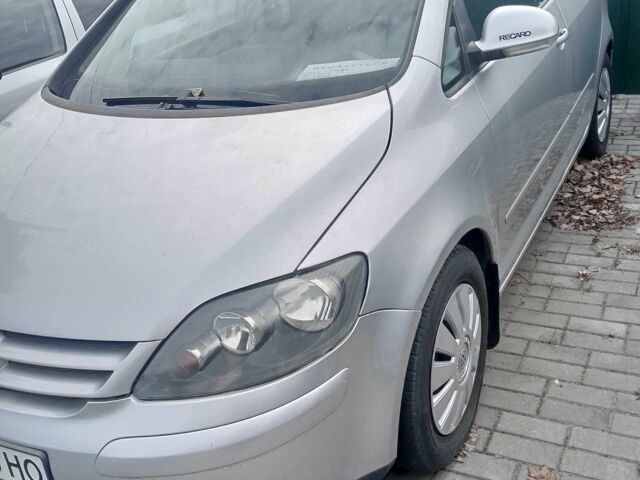 Серый Фольксваген Гольф Плюс, объемом двигателя 1.4 л и пробегом 261 тыс. км за 5900 $, фото 3 на Automoto.ua