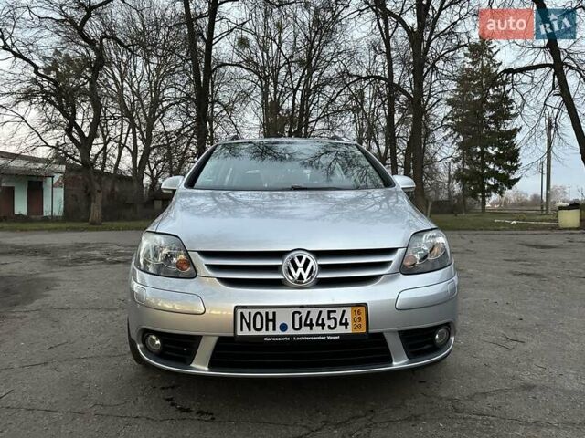 Серый Фольксваген Гольф Плюс, объемом двигателя 1.6 л и пробегом 144 тыс. км за 8200 $, фото 6 на Automoto.ua