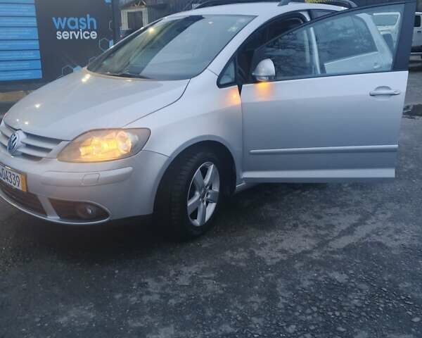 Серый Фольксваген Гольф Плюс, объемом двигателя 1.6 л и пробегом 240 тыс. км за 5999 $, фото 27 на Automoto.ua