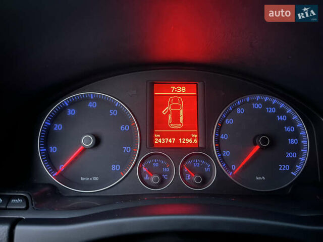 Серый Фольксваген Гольф Плюс, объемом двигателя 1.4 л и пробегом 243 тыс. км за 7300 $, фото 26 на Automoto.ua