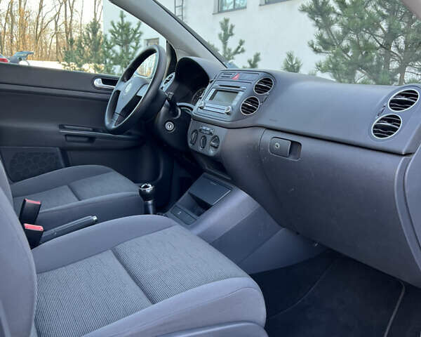 Серый Фольксваген Гольф Плюс, объемом двигателя 1.6 л и пробегом 99 тыс. км за 7250 $, фото 55 на Automoto.ua