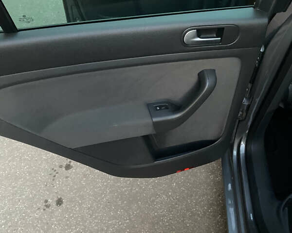 Фольксваген Гольф Плюс 2008 в Ахтырке на Automoto.ua Серый Фольксваген Гольф Плюс, объемом двигателя 1.6 л и пробегом 165 тыс. км за 6999 $, фото 9 на Automoto.ua