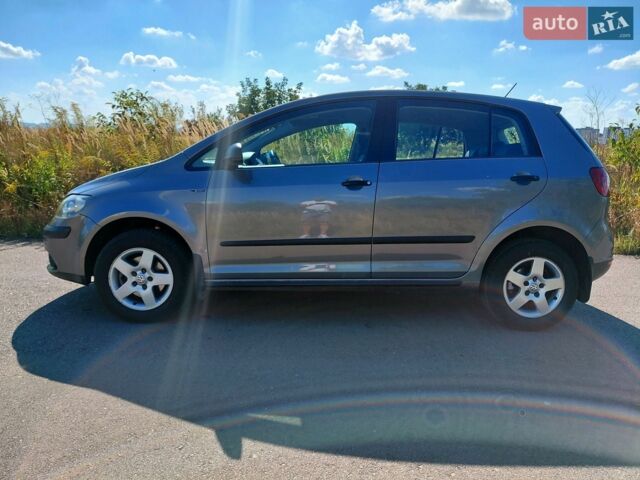 Сірий Фольксваген Golf Plus, об'ємом двигуна 1.6 л та пробігом 250 тис. км за 7400 $, фото 4 на Automoto.ua