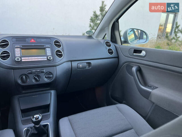 Серый Фольксваген Гольф Плюс, объемом двигателя 1.6 л и пробегом 99 тыс. км за 7250 $, фото 63 на Automoto.ua