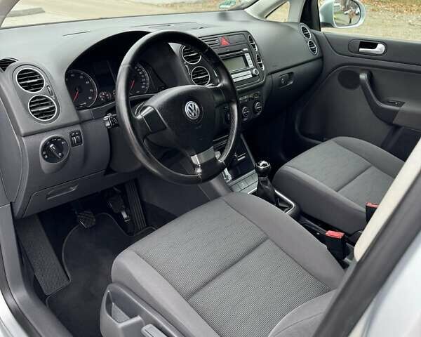 Серый Фольксваген Гольф Плюс, объемом двигателя 1.6 л и пробегом 127 тыс. км за 7550 $, фото 41 на Automoto.ua