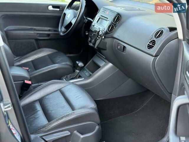 Серый Фольксваген Гольф Плюс, объемом двигателя 1.4 л и пробегом 263 тыс. км за 7399 $, фото 10 на Automoto.ua