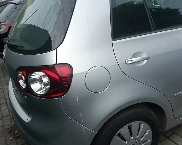 Серый Фольксваген Гольф Плюс, объемом двигателя 1.39 л и пробегом 260 тыс. км за 5900 $, фото 4 на Automoto.ua