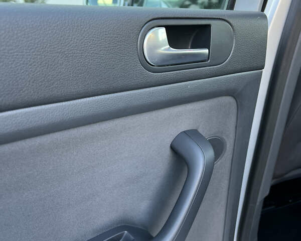 Серый Фольксваген Гольф Плюс, объемом двигателя 1.6 л и пробегом 99 тыс. км за 7250 $, фото 65 на Automoto.ua