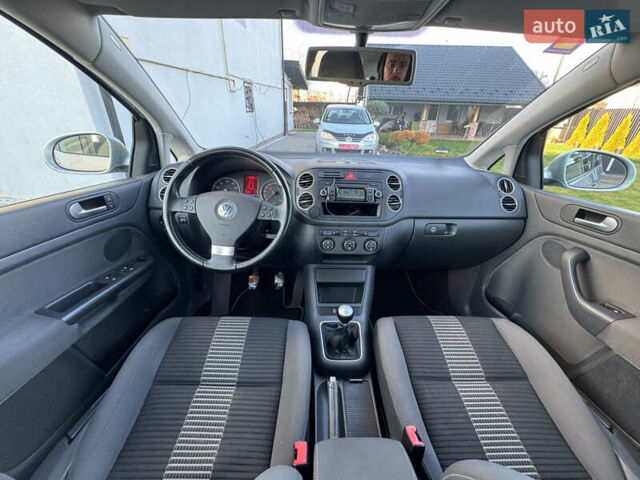 Серый Фольксваген Гольф Плюс, объемом двигателя 1.6 л и пробегом 208 тыс. км за 6490 $, фото 17 на Automoto.ua