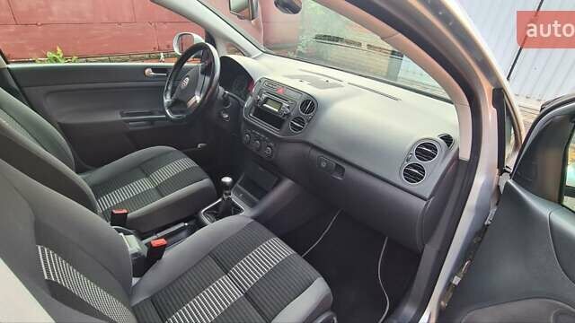 Серый Фольксваген Гольф Плюс, объемом двигателя 1.4 л и пробегом 180 тыс. км за 6900 $, фото 15 на Automoto.ua