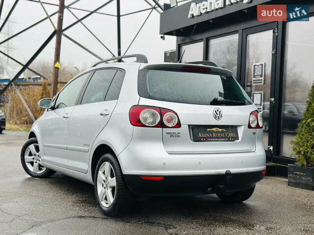 Серый Фольксваген Гольф Плюс, объемом двигателя 1.6 л и пробегом 245 тыс. км за 7800 $, фото 3 на Automoto.ua