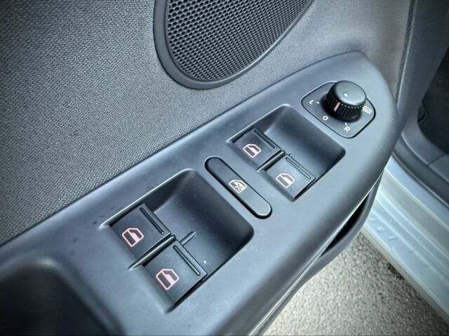 Сірий Фольксваген Golf Plus, об'ємом двигуна 1.6 л та пробігом 237 тис. км за 6999 $, фото 9 на Automoto.ua