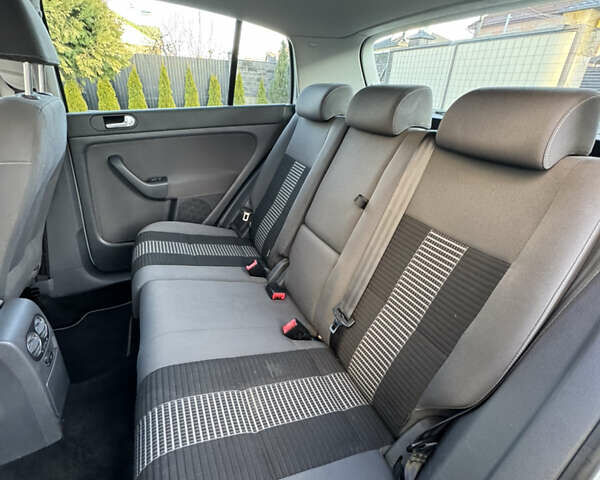 Серый Фольксваген Гольф Плюс, объемом двигателя 1.6 л и пробегом 208 тыс. км за 6490 $, фото 31 на Automoto.ua