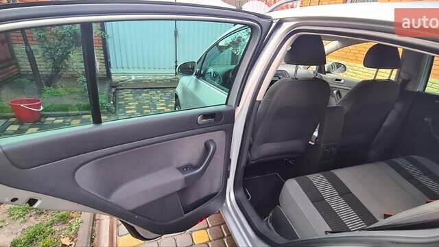 Серый Фольксваген Гольф Плюс, объемом двигателя 1.4 л и пробегом 180 тыс. км за 6900 $, фото 2 на Automoto.ua