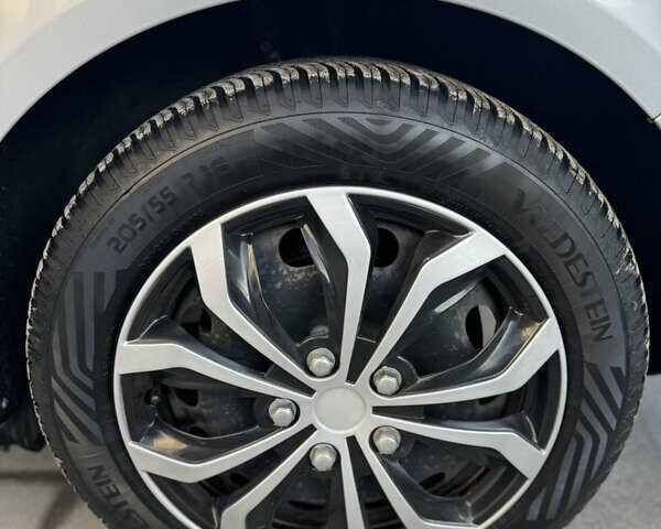 Серый Фольксваген Гольф Плюс, объемом двигателя 1.6 л и пробегом 208 тыс. км за 6490 $, фото 32 на Automoto.ua