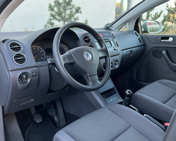 Серый Фольксваген Гольф Плюс, объемом двигателя 1.6 л и пробегом 99 тыс. км за 7250 $, фото 47 на Automoto.ua