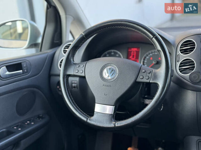 Серый Фольксваген Гольф Плюс, объемом двигателя 1.6 л и пробегом 208 тыс. км за 6490 $, фото 19 на Automoto.ua