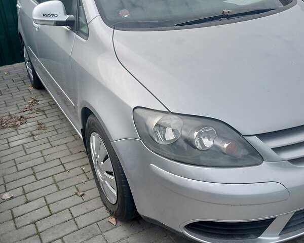 Серый Фольксваген Гольф Плюс, объемом двигателя 1.39 л и пробегом 260 тыс. км за 5900 $, фото 9 на Automoto.ua