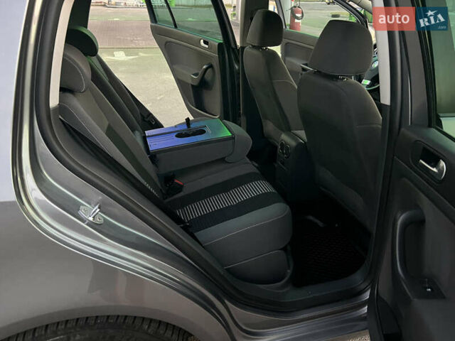 Серый Фольксваген Гольф Плюс, объемом двигателя 0 л и пробегом 221 тыс. км за 6300 $, фото 51 на Automoto.ua