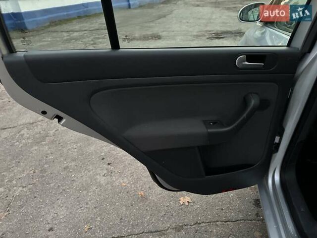 Серый Фольксваген Гольф Плюс, объемом двигателя 1.6 л и пробегом 144 тыс. км за 8200 $, фото 24 на Automoto.ua
