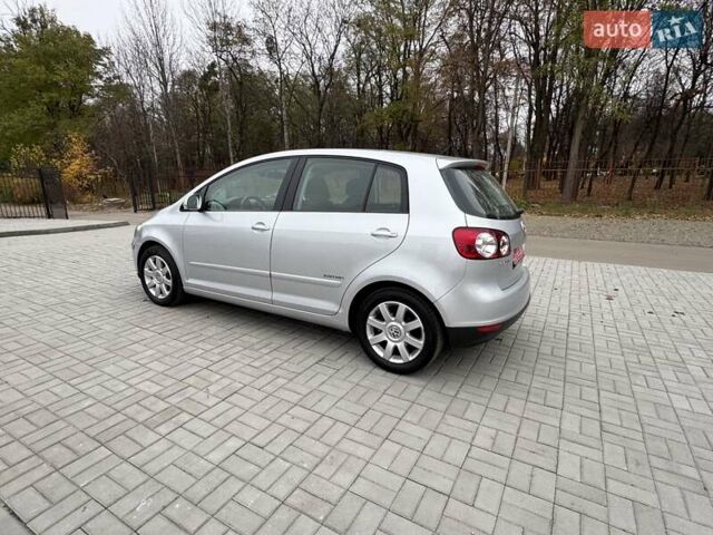 Серый Фольксваген Гольф Плюс, объемом двигателя 1.6 л и пробегом 127 тыс. км за 7550 $, фото 25 на Automoto.ua