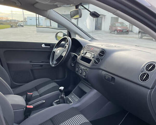 Серый Фольксваген Гольф Плюс, объемом двигателя 1.4 л и пробегом 217 тыс. км за 6200 $, фото 19 на Automoto.ua