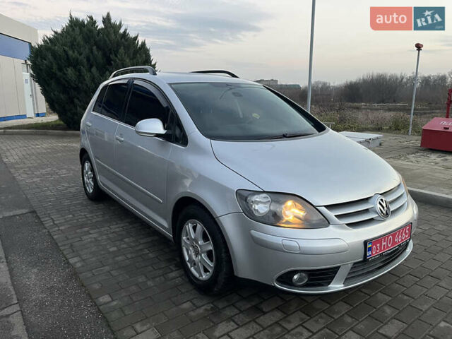 Серый Фольксваген Гольф Плюс, объемом двигателя 1.4 л и пробегом 243 тыс. км за 7300 $, фото 1 на Automoto.ua