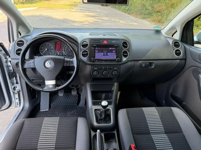 Серый Фольксваген Гольф Плюс, объемом двигателя 1.4 л и пробегом 181 тыс. км за 5700 $, фото 6 на Automoto.ua