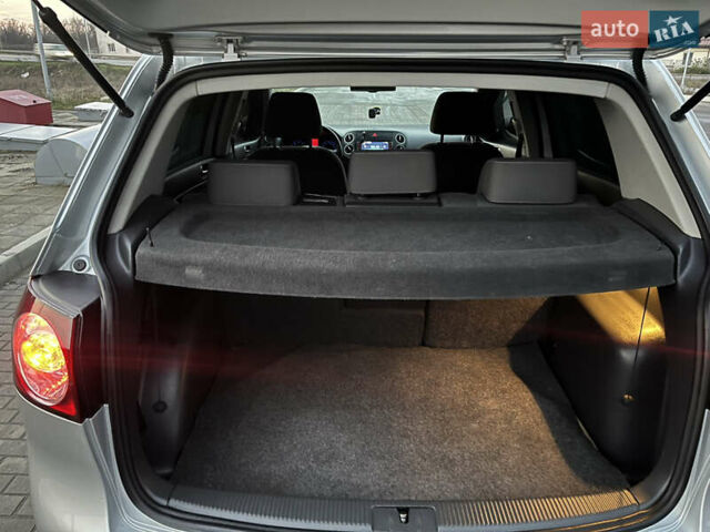 Серый Фольксваген Гольф Плюс, объемом двигателя 1.4 л и пробегом 243 тыс. км за 7300 $, фото 25 на Automoto.ua