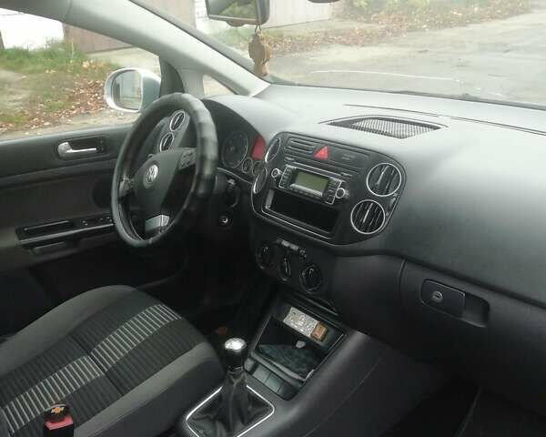 Серый Фольксваген Гольф Плюс, объемом двигателя 1.6 л и пробегом 218 тыс. км за 6700 $, фото 12 на Automoto.ua