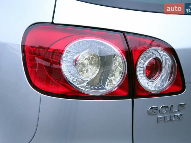 Серый Фольксваген Гольф Плюс, объемом двигателя 1.6 л и пробегом 189 тыс. км за 7800 $, фото 60 на Automoto.ua