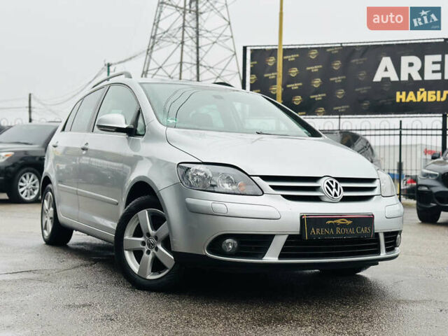 Серый Фольксваген Гольф Плюс, объемом двигателя 1.6 л и пробегом 245 тыс. км за 7800 $, фото 2 на Automoto.ua