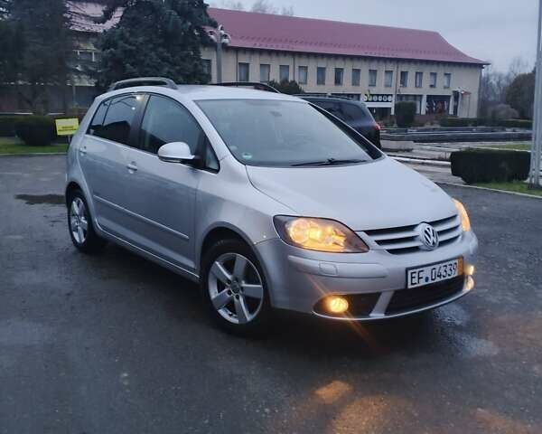Серый Фольксваген Гольф Плюс, объемом двигателя 1.6 л и пробегом 240 тыс. км за 5999 $, фото 1 на Automoto.ua