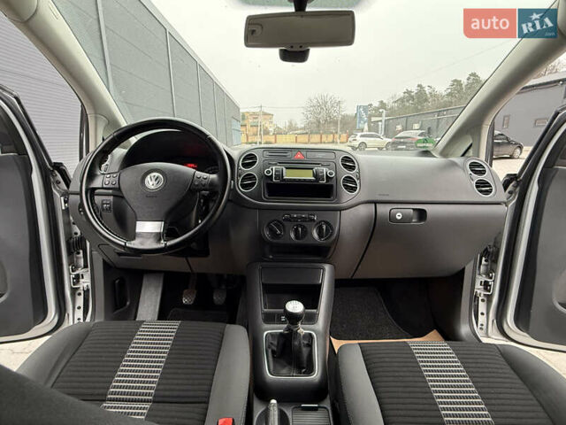 Серый Фольксваген Гольф Плюс, объемом двигателя 1.6 л и пробегом 206 тыс. км за 6200 $, фото 25 на Automoto.ua