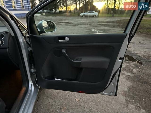 Серый Фольксваген Гольф Плюс, объемом двигателя 1.6 л и пробегом 144 тыс. км за 8200 $, фото 31 на Automoto.ua