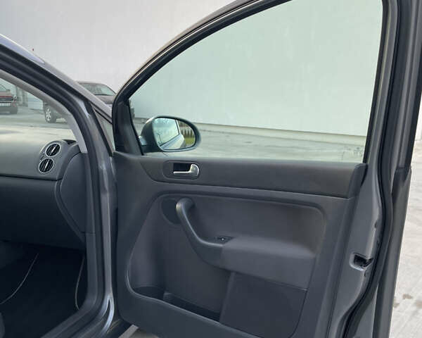 Серый Фольксваген Гольф Плюс, объемом двигателя 1.4 л и пробегом 217 тыс. км за 6200 $, фото 18 на Automoto.ua