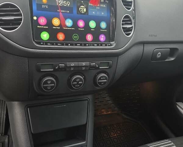 Серый Фольксваген Гольф Плюс, объемом двигателя 1.4 л и пробегом 211 тыс. км за 6400 $, фото 46 на Automoto.ua