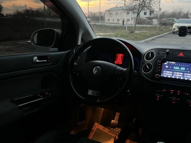 Серый Фольксваген Гольф Плюс, объемом двигателя 1.4 л и пробегом 243 тыс. км за 7300 $, фото 17 на Automoto.ua