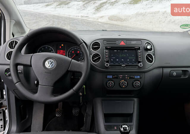 Серый Фольксваген Гольф Плюс, объемом двигателя 1.4 л и пробегом 220 тыс. км за 6500 $, фото 13 на Automoto.ua