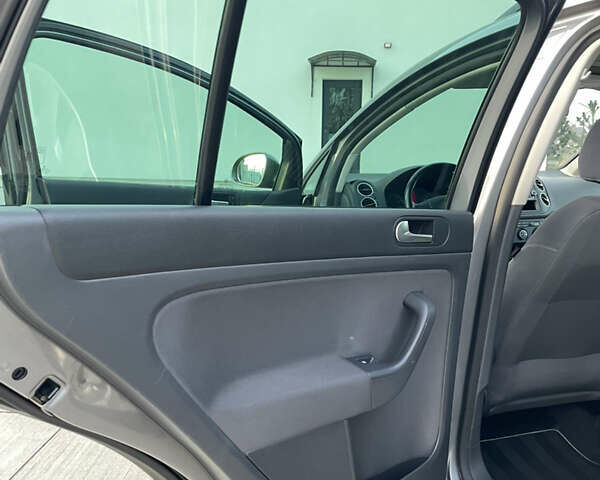 Серый Фольксваген Гольф Плюс, объемом двигателя 1.4 л и пробегом 217 тыс. км за 6200 $, фото 11 на Automoto.ua